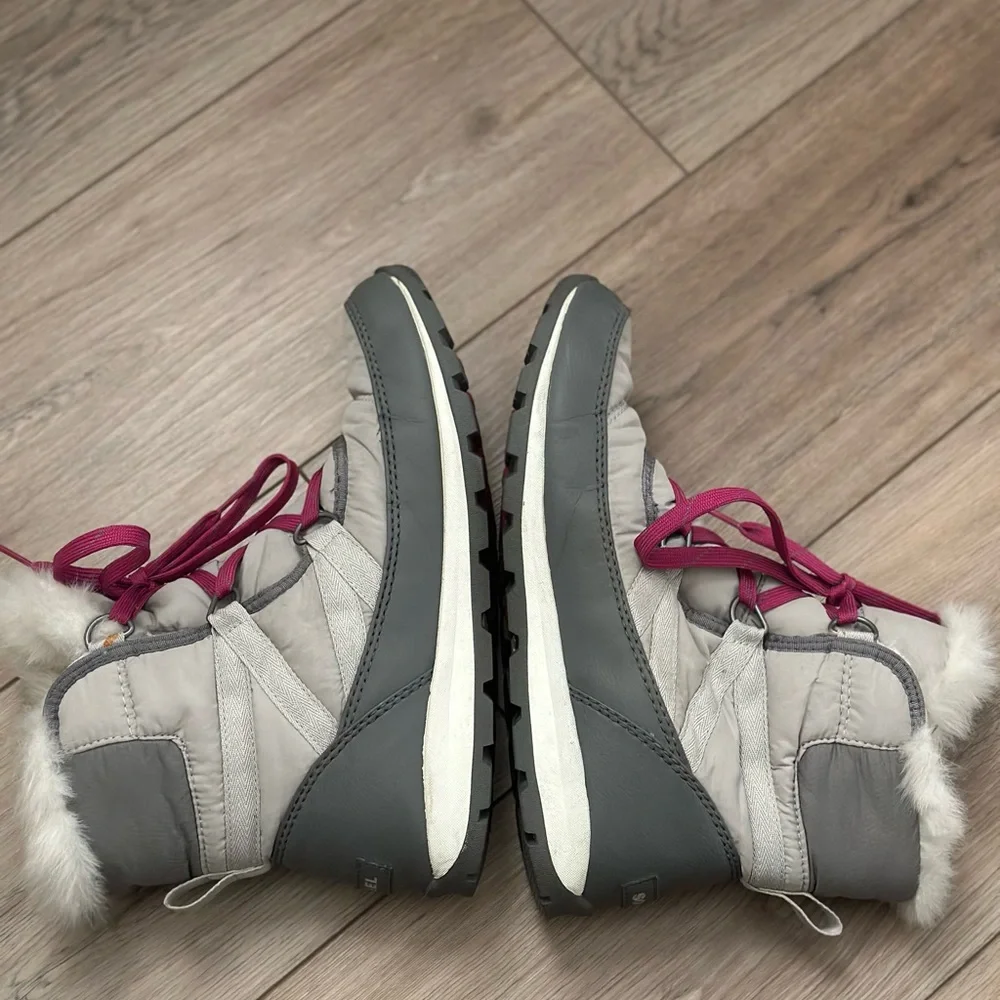 Sorel Whitney Short Lace Winter Boots in Gray and Magenta laces - Picture 4 of 8